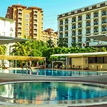 Kum Hotel 5*